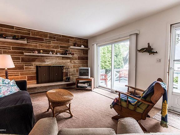 3rd image of 14745 Elm Dr