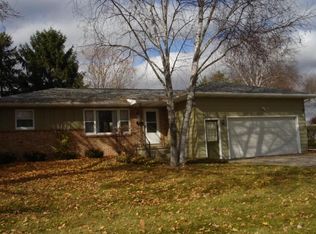 402 Parkview Dr, Columbus, WI 53925