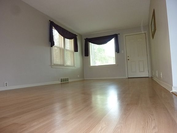 3rd image of 3730 N Pittsburgh Ave