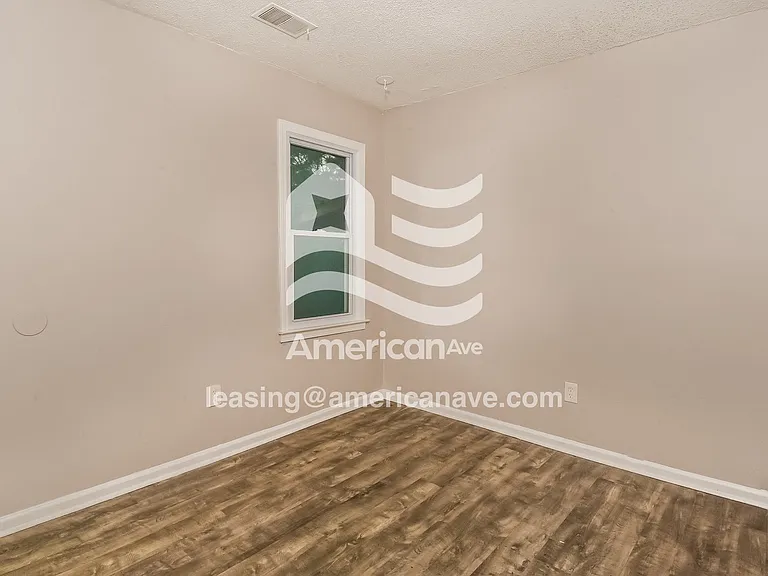 6915_009_wm_-_bedroom_13246661.jpg