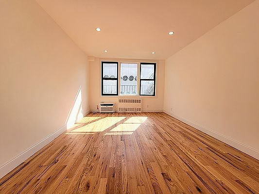 2nd image of 205 W 13th St #5X