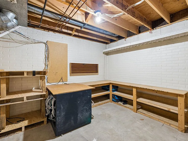 1632 Dodge St — Photo 4