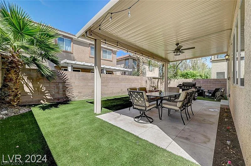 3 bed, 2.5 bath, 1918 sqft, $2,670 — Photo 2