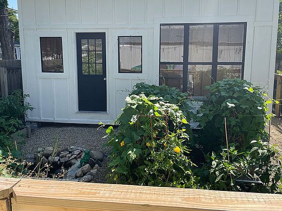 2nd image of 121 E Park St