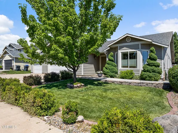 507 Mount Adams St, Moxee, WA 98936
