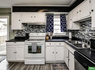 9056 Meadow Dr, Omaha, NE 68114