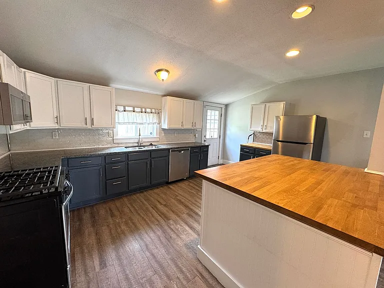 1242 Cottage Ave — Photo 5
