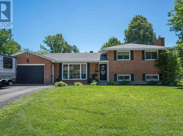 81 Fort Creek Dr, Sault Ste. Marie, ON P6C 5V1