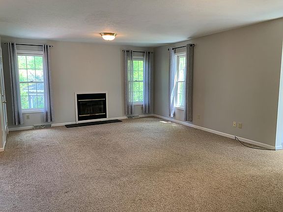 2nd image of 870 Woodview Dr