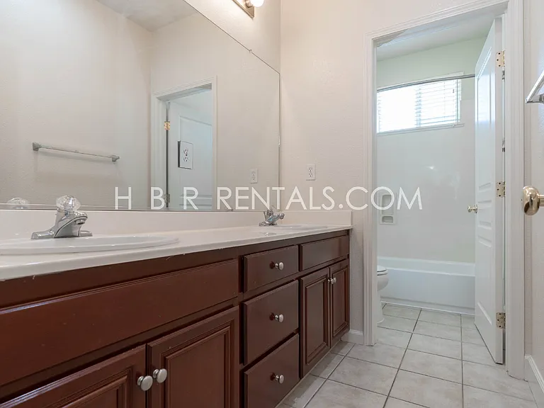 1825 Saint Moritz Ct — Photo 29