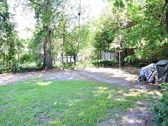 Large fenced in back yard. Great for a dog