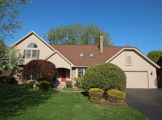 54 Random Knolls Dr, Penfield, NY 14526