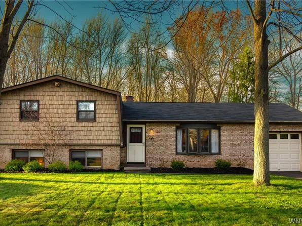 141 Lyrae Dr, Getzville, NY 14068