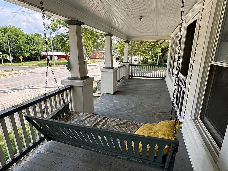 709 E Main St — Photo 18