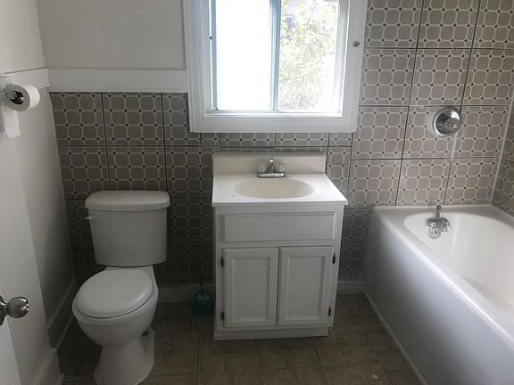 4th image of 1142 W 73rd St