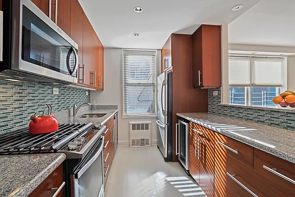 Sold by Daniel Gale Sotheby's International Realty | media 22