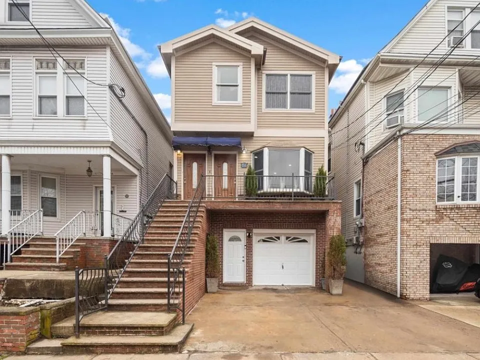 12 W 30th St #2