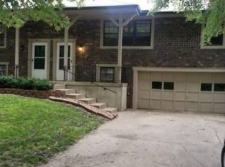 2525 NW 6th St, Blue Springs, MO 64014