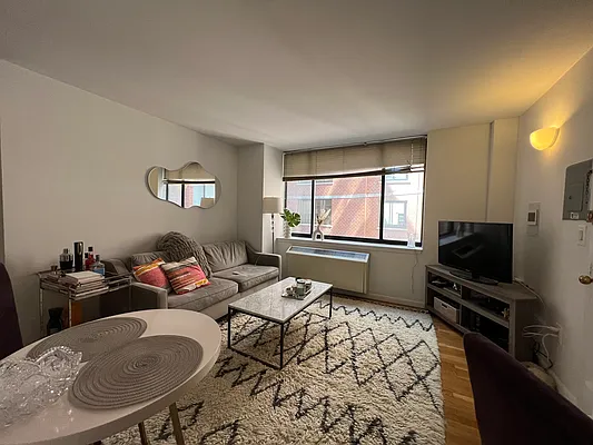 Rented by AZ REALTY NYC LLC | media 13