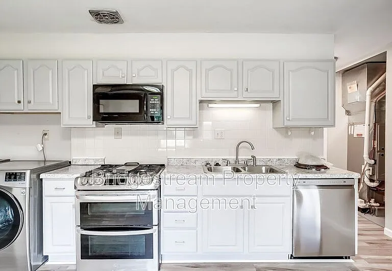 4354 Meadowcroft Rd — Photo 7