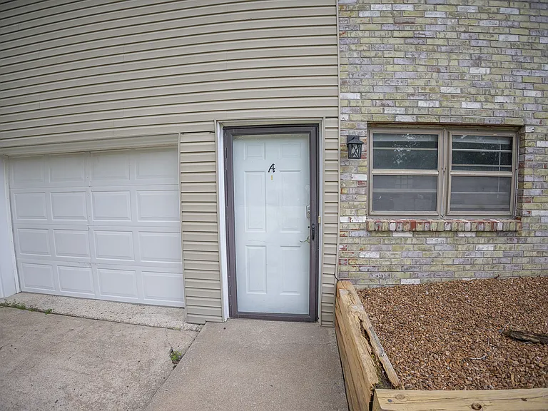 455 Hutton Ln #A — Photo 2