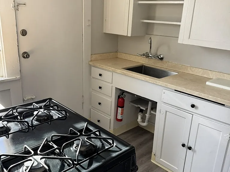105 Grant St — Photo 2