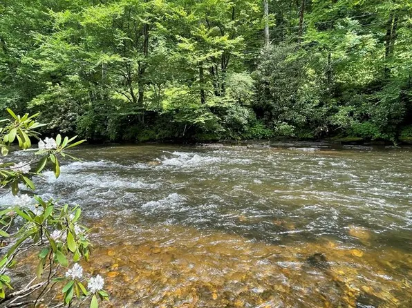 11 Grouse Mountain Trl, Hayesville, NC 28904