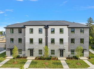 2945 Summers Pl, Troy, MI 48084