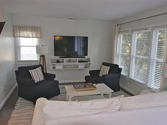 4th image of 70 Houston Ave Unit 70