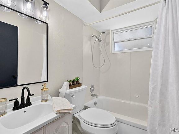 4th image of 807 Saint Bernard Dr