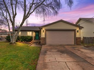 1879 Rustic Ln, Keego Harbor, MI 48320