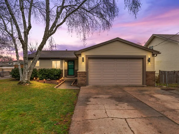 1879 Rustic Ln, Keego Harbor, MI 48320
