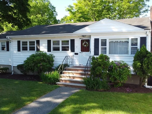 28 Charles St, Peabody, MA 01960