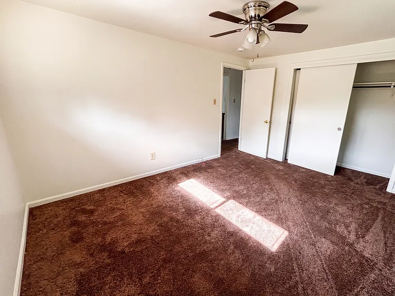 715 Moore St — Photo 5