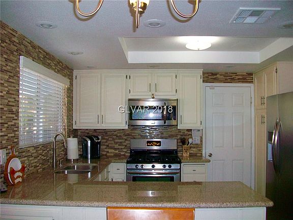 2nd image of 4785 Yorkfield Cir