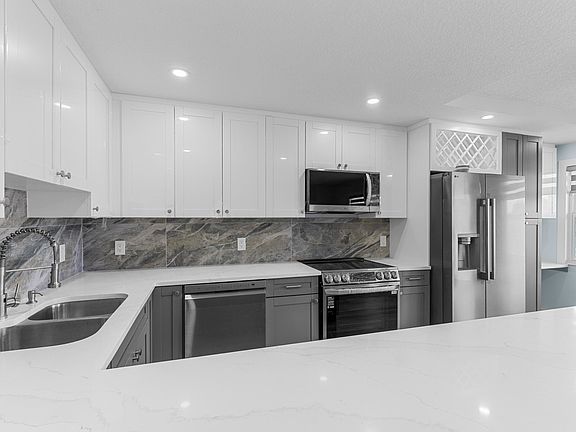 2nd image of 3031 Ventnor H #3031