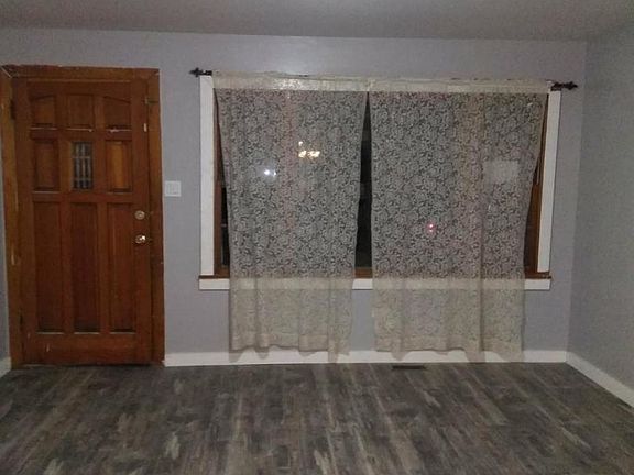 2nd image of 3016 Commercial Ave