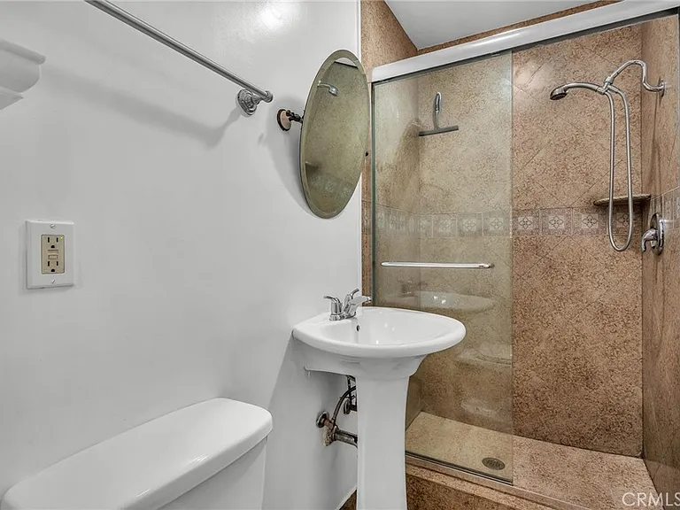 810 Edgewood St #105 — Photo 6