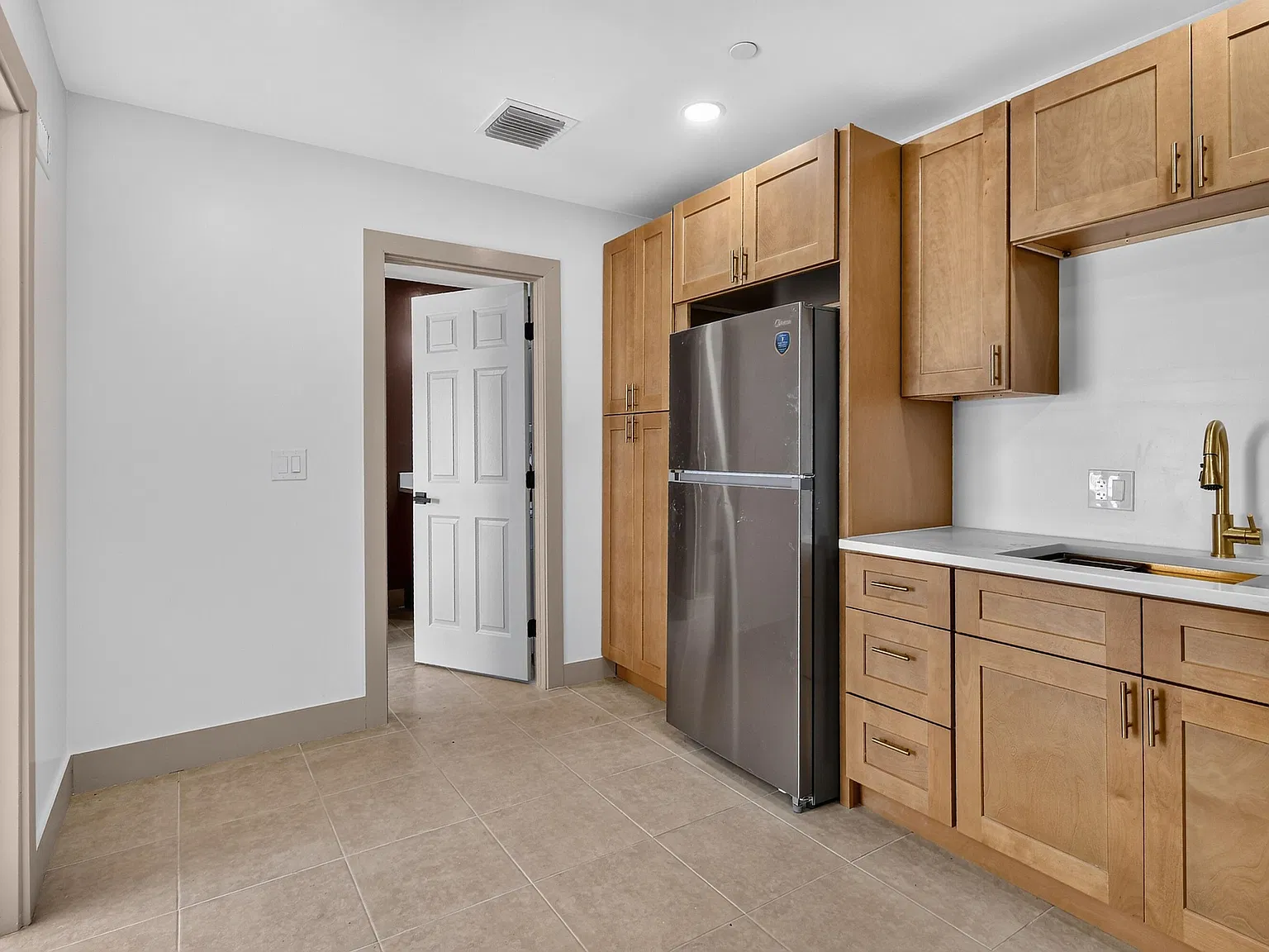 2 bed, 1.0 bath, 800 sqft, $2,600 — Photo 3