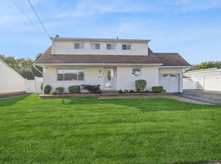 532 Alwick Avenue, West Islip, NY 11795