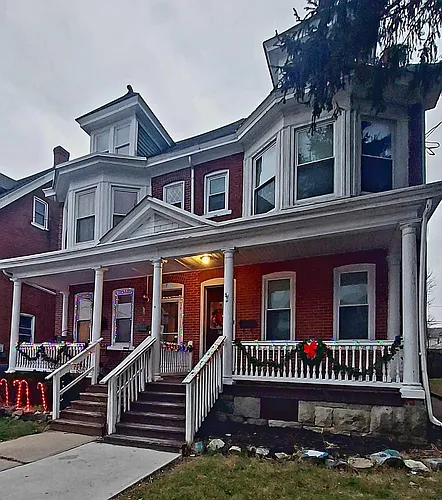 740 High St Photo 1