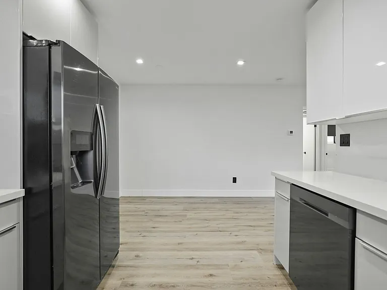 955 N Oxford Ave #8 — Photo 3