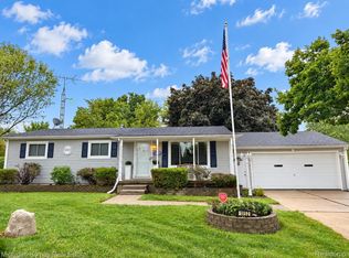 1052 Barbara St, Grand Blanc, MI 48439