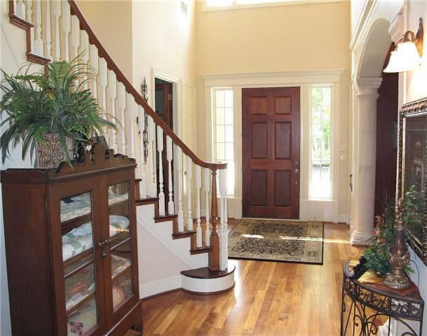2nd image of 402 Saddlebrook Ln