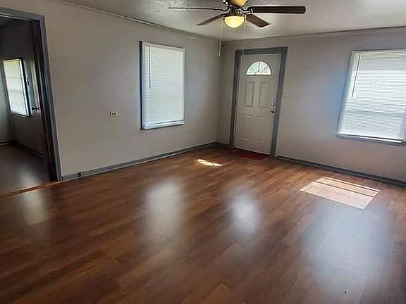 5th image of 1008 Corinne St