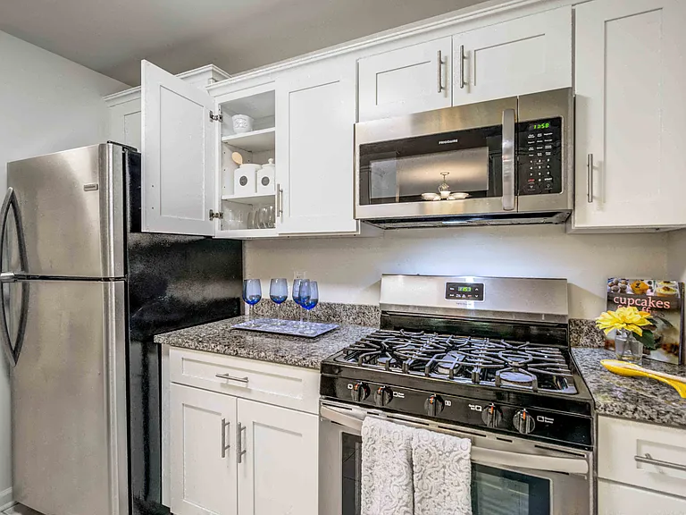 The Horizons at Franklin Lakes Apartment Homes — Photo 1