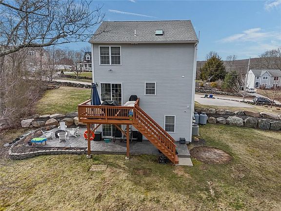 3rd image of 19 Fieldstone Way