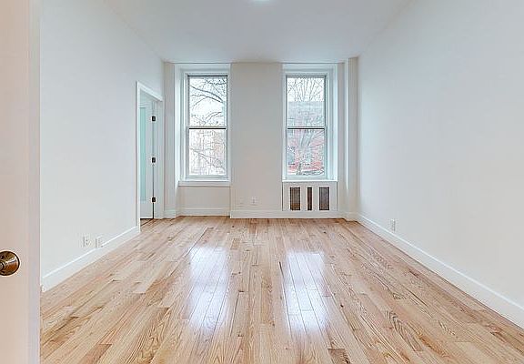 5th image of 586 Henry St APT 3