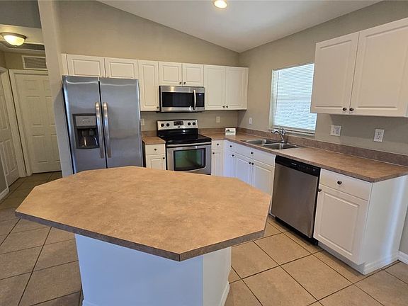 3rd image of 3322 Oasis Blvd