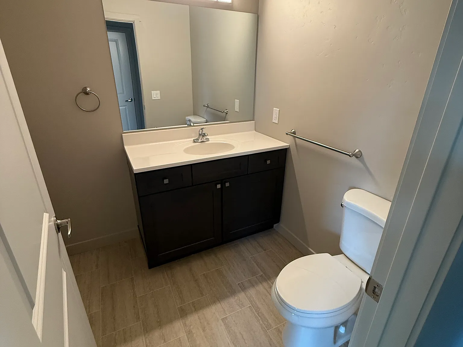 2 bed, 2.5 bath, 1220 sqft, $1,650 — Photo 2